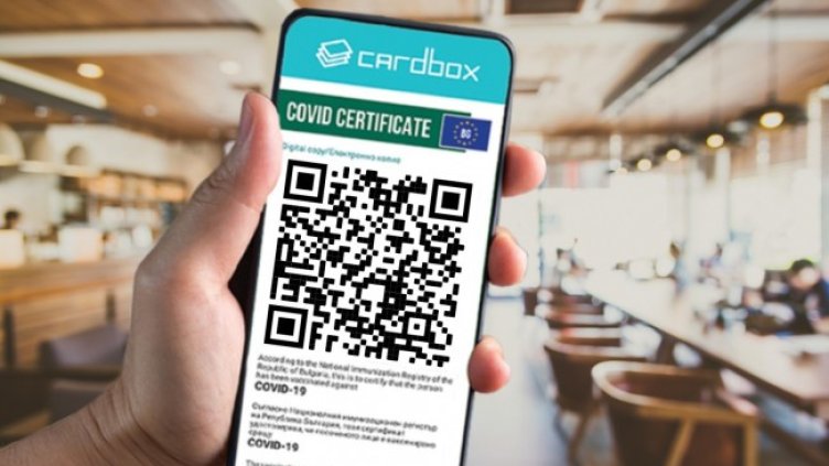 Лесно и удобно - зеленият сертификат в приложение на телефона