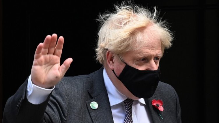 Джонсън окуражи възрастните да си поставят трета доза