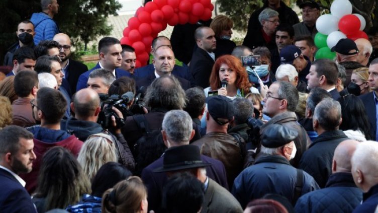 Румен Радев и Илияна Йотова закриват кампанията си с шествие в Русе