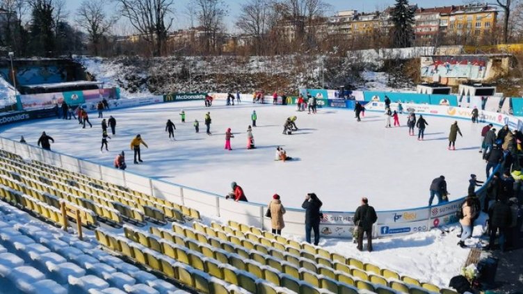 Снимка: Ледена пързалка "Юнак"