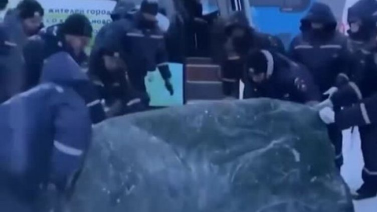 Чудо: Откриха оцелял в мината в Русия