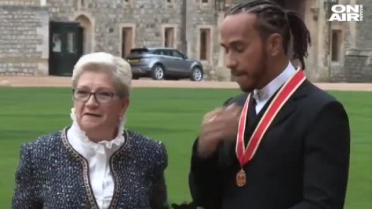 Люис Хамилтън официално стана рицар