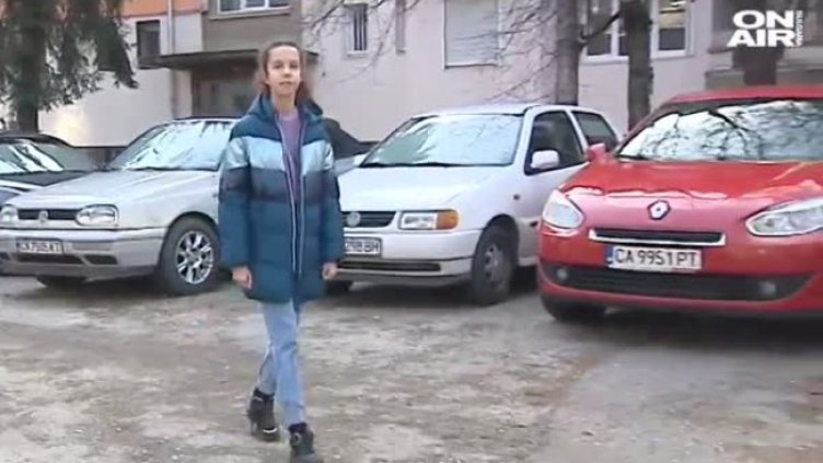 Дете за пример: Ученичка върна портфейл на пенсионер