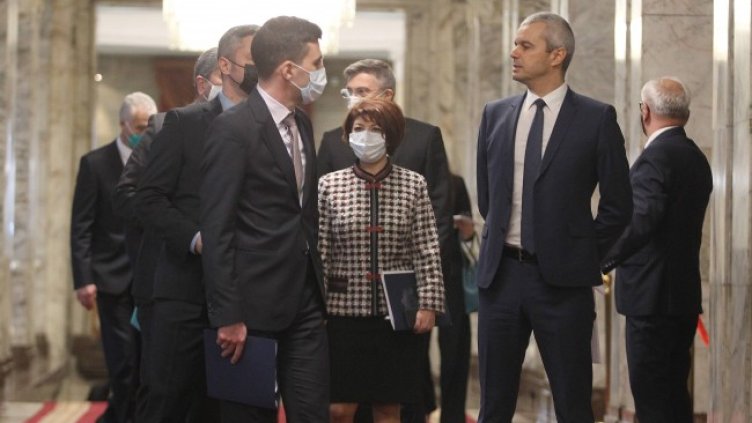 Костадинов беше без маска на КСНС снощи. Снимка: Димитър Кьосемарлиев