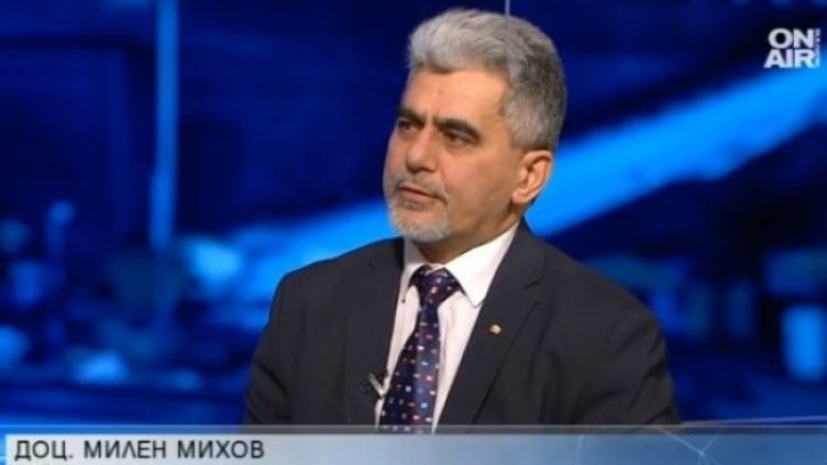 Доц. Михов: Кирил Петков направи 2 гафа в Скопие