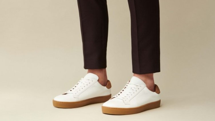 Как да почистим бели кецове?