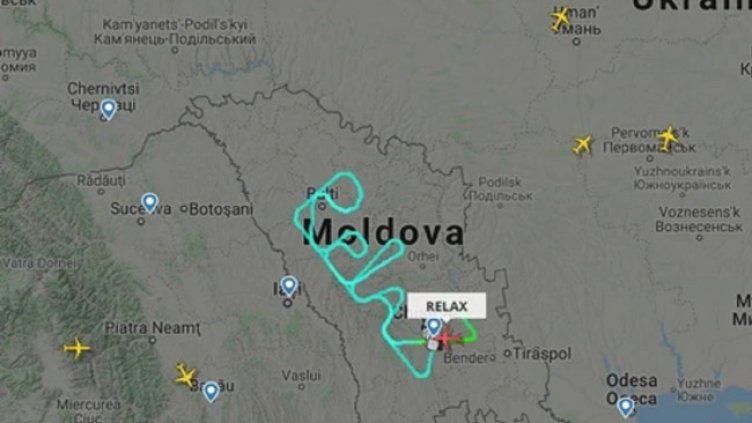 Пилот на самолет изписа Relax над границата с Украйна
