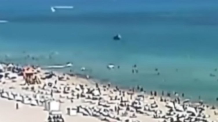 Хеликоптер се разби на плажа в Маями на метри от туристи