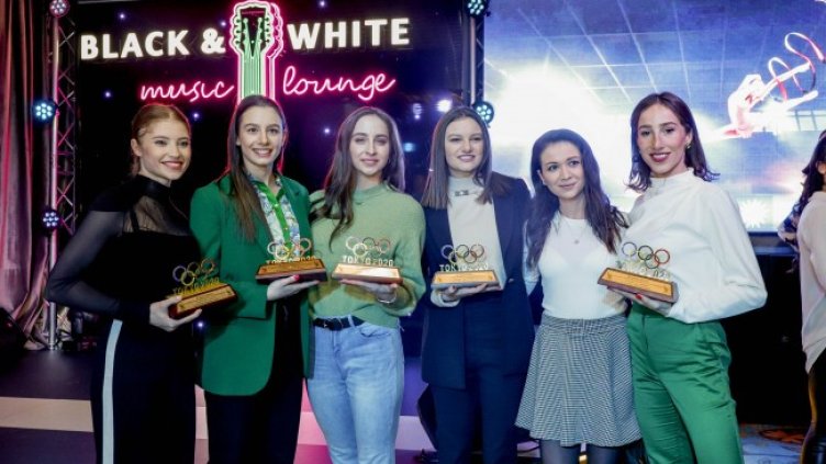 Възторгът към златните момичета не стихва: церемония с награди