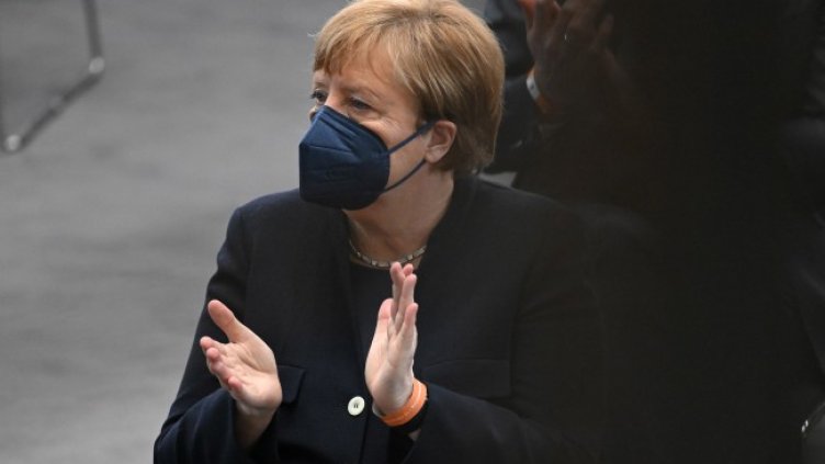 Ограбиха Меркел в магазин за деликатеси