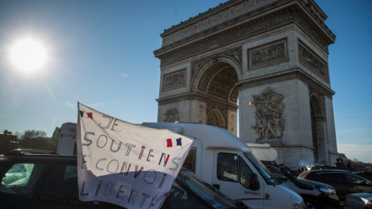 Франция маха ваксинационните паспорти от 14 март