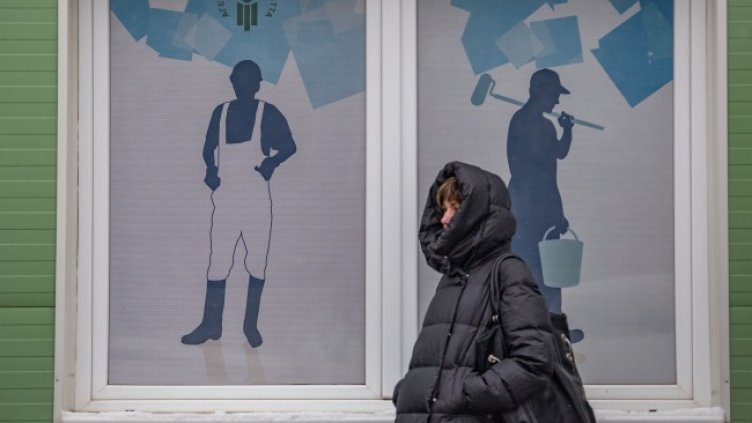 Безработните продължават да са повече от започналите работа