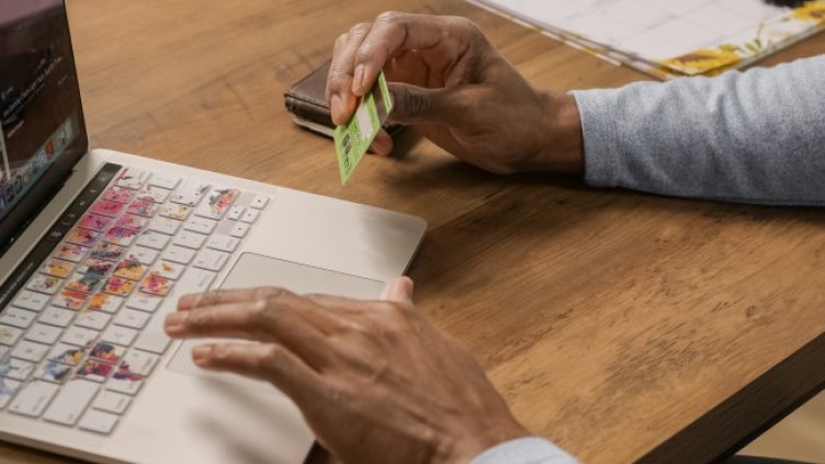 През 2021 г. българинът все повече предпочита виртуалната пазарска количка