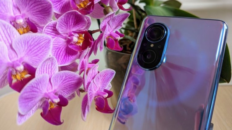 С nova 9 SE Huawei протяга ръка към младите потребители