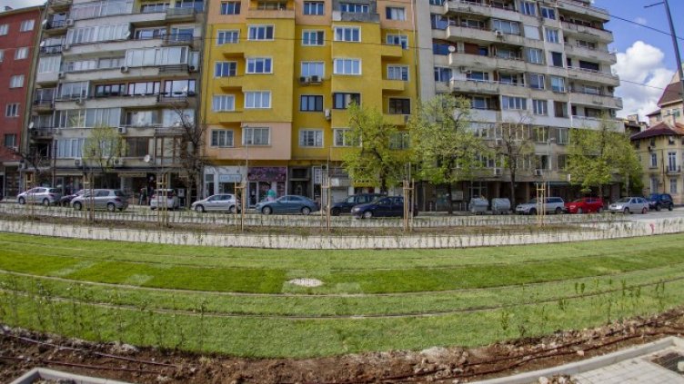 Поставят тревните чимове на новия линеен парк на бул. Македония