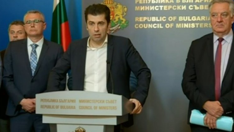 Петков: България е с най-ниските цена на горивата в ЕС и те ще бъдат запазени