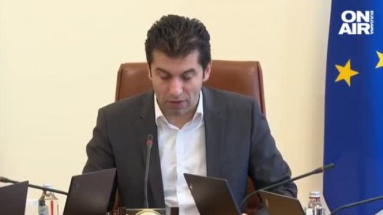 Левът отива в историята