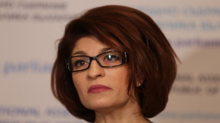 Десислава Атанасова: България е в спирала от кризи