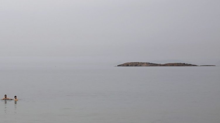 Двама души изчезнаха в морето на Халкидики, българи помагат в издирването