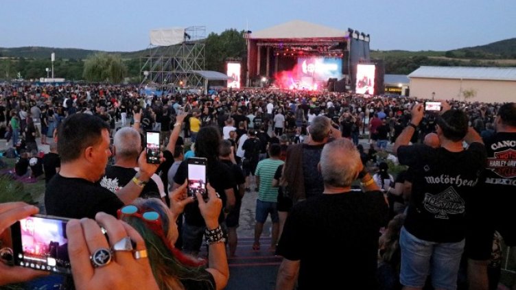 Снимка:  Midalidare Rock In The Wine Valley