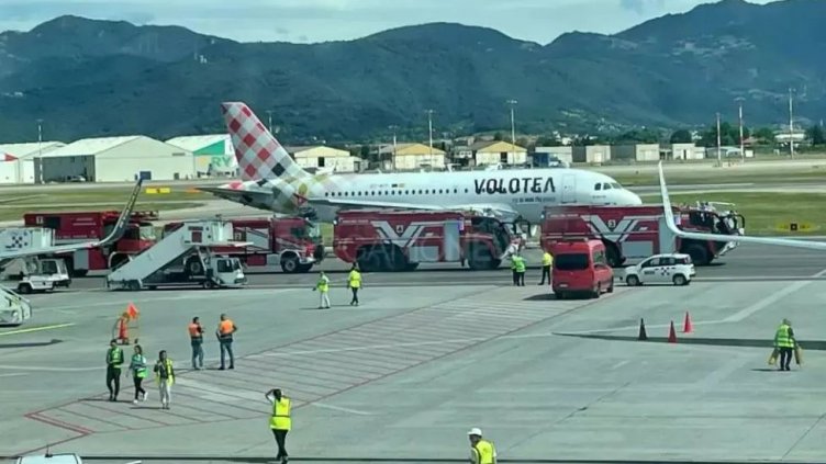 Полицията подгони мъж на летището в Милано, засмука го турбина на самолет ВИДЕО