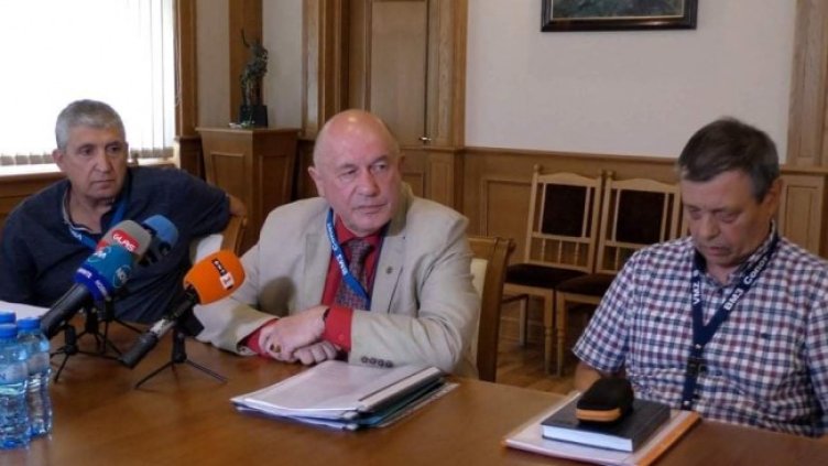 ВМЗ-Сопот извади на показ фрапиращи договори