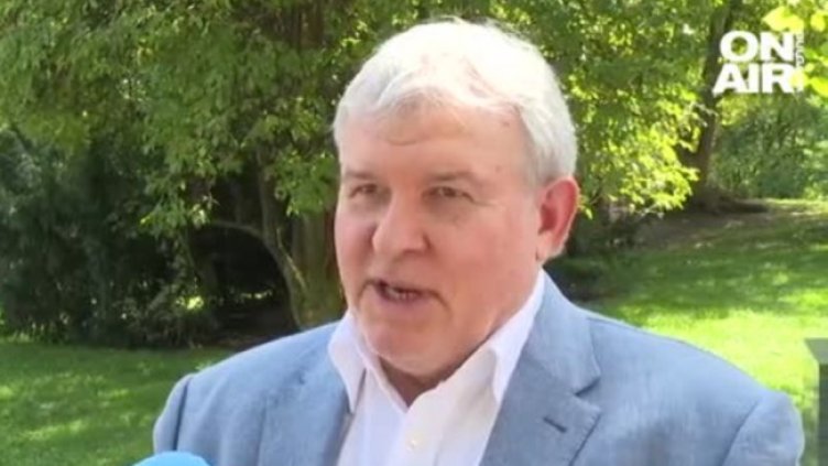 СДС скочиха на ПП заради песни