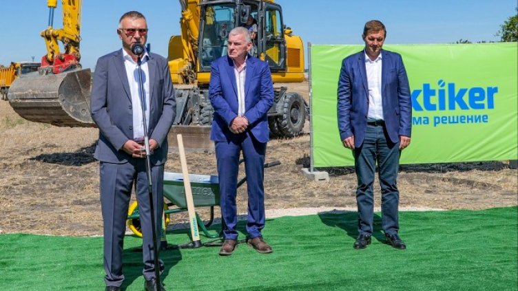 Тодор Белчев, Жельо Добрев и Станислав Дечев