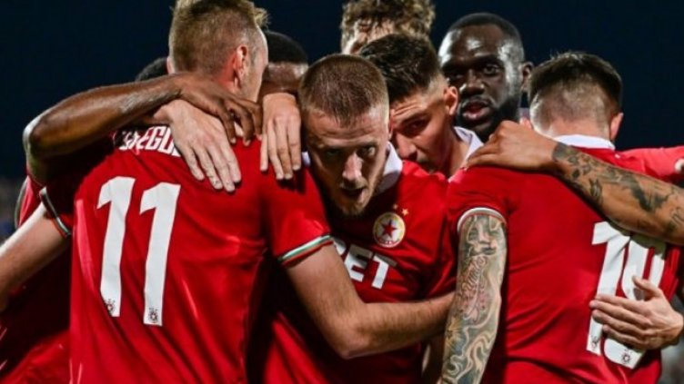 ЦСКА надви Локо Пловдив и е с 5 точки пред Лудогорец 