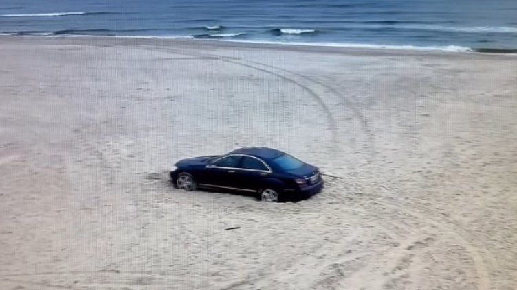 22-годишен българин затъна с кола на плаж в Полша, ще го глобят с 1000 евро