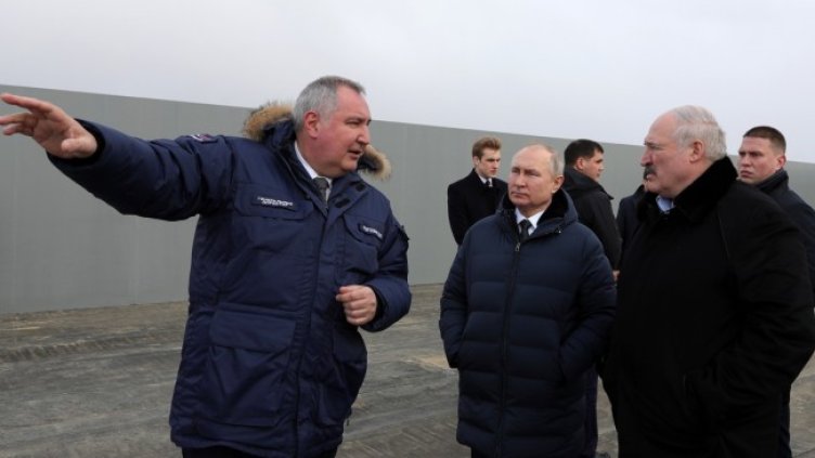 Рогозин, вляво. Снимка: БГНЕС/EPA