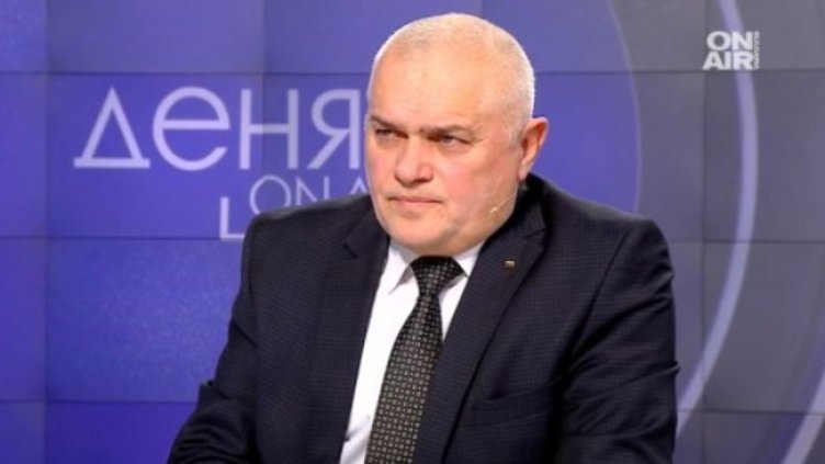 Радев: Нинова трябва да върне мандата
