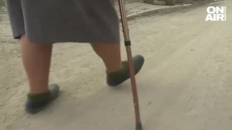 Заради разрушени мостове възрастни изминават 2 км да си купят хляб