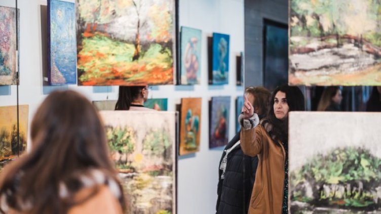 УниКредит Студио представя "Светлината в мен" &ndash; изложба на границата на видимото