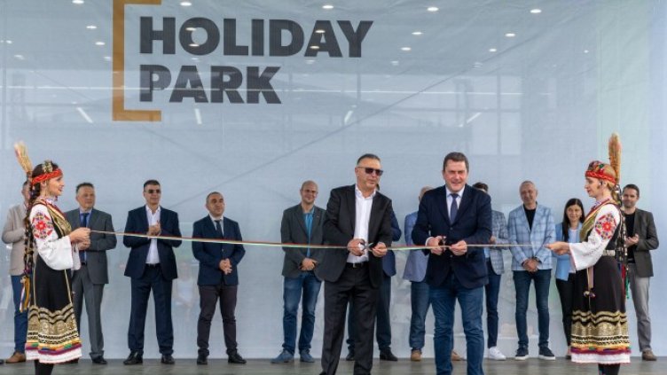 Станислав Владимиров, кмет на Община Перник и Тодор Белчев, председател на съвета на директорите на Видеолукс Холдинг