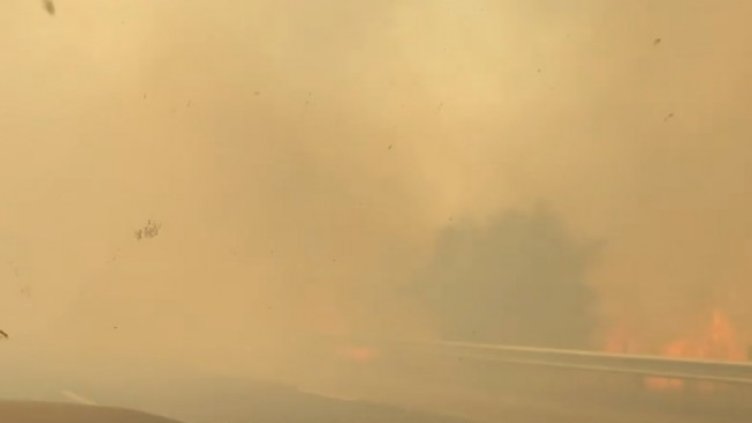 Пожар край "Тракия", ограничават движението