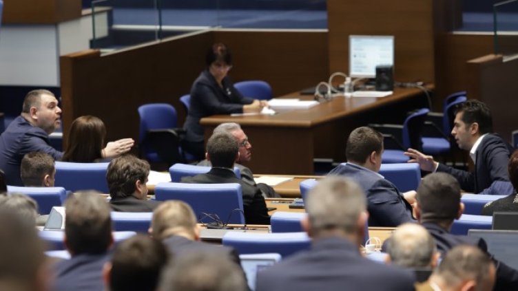 Пеевски и Петков в спор. Снимка: БГНЕС