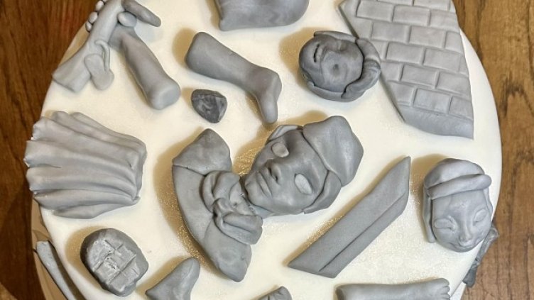 Тортата на коледния купон на ДБ. Снимка: Теодор Михайлов/Facebook