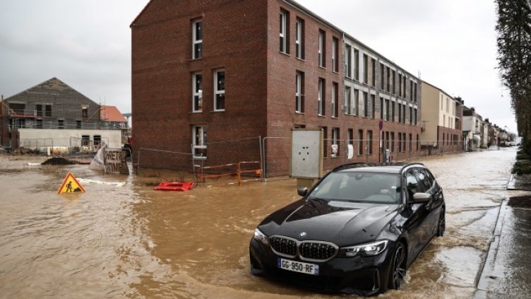 В кадър: Наводнения, урагани и екстремен студ... Природата удари Европа
