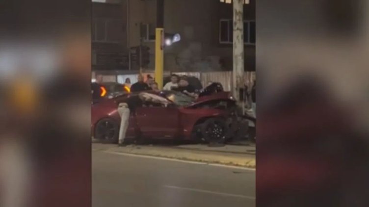 Младежи размазаха &bdquo;Мустанг&ldquo; на столичен булевард 