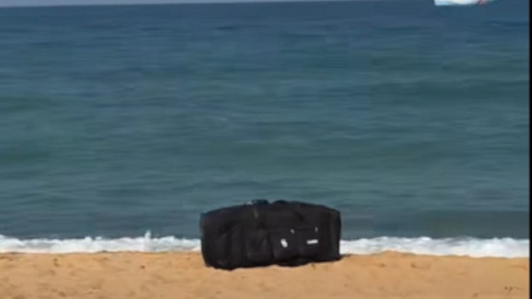 Екшън на плажа Корал в Лозенец, изплува мистериозен сак ВИДЕО