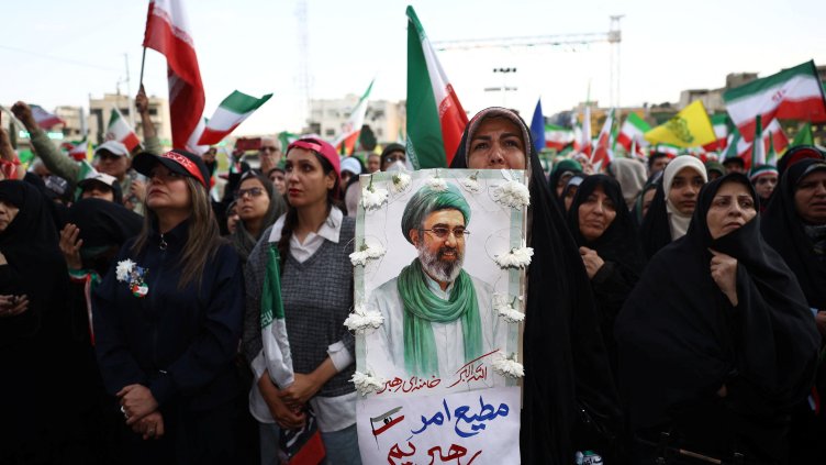 Аятолах Хаменей: Мястото на САЩ в Персийския залив е на дъното на водите