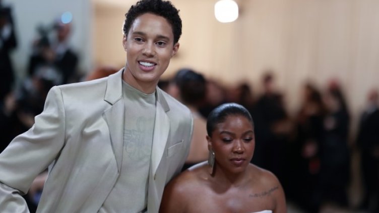 Бритни, в ляво, със съпругата си. Снимка: БГНЕС/ЕРА