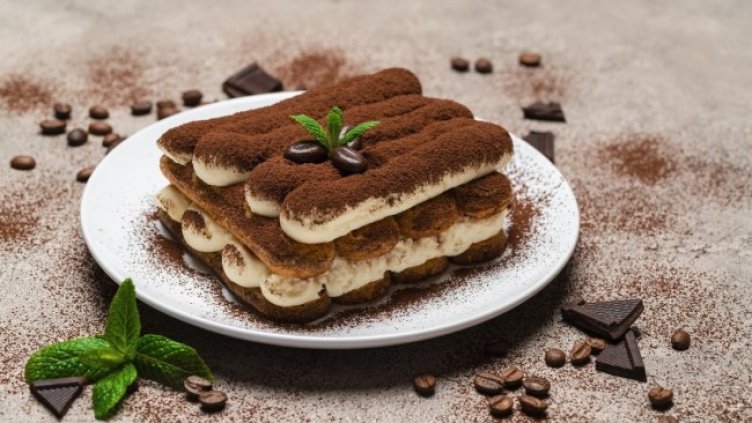 Веси Цюрбруг, водеща на предаването "Да, шеф!" по bTV с генералния мениджър на Hilton Sofia Бони Манси
Десислава Стоянова и Александър Кадиев - водещи на bTV, Дорина Митова – директор HR в Hilton Sofia и Бони Манси - генерален мениджър на Hilton Sofia