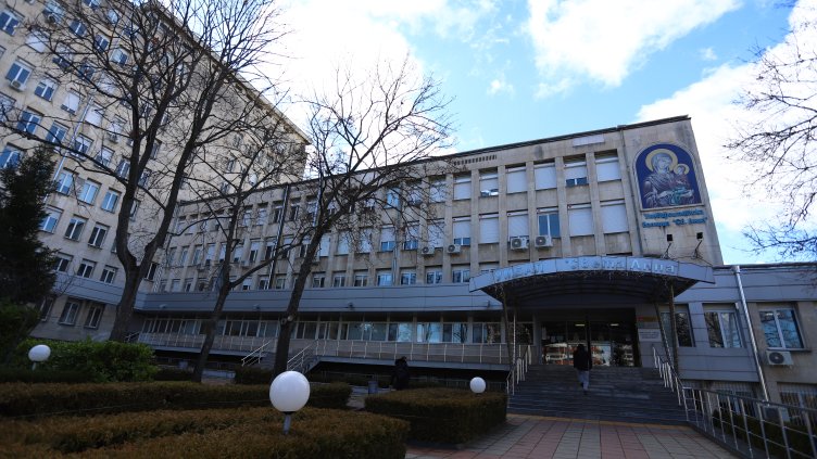 Пламна пожар край болница в София ВИДЕО