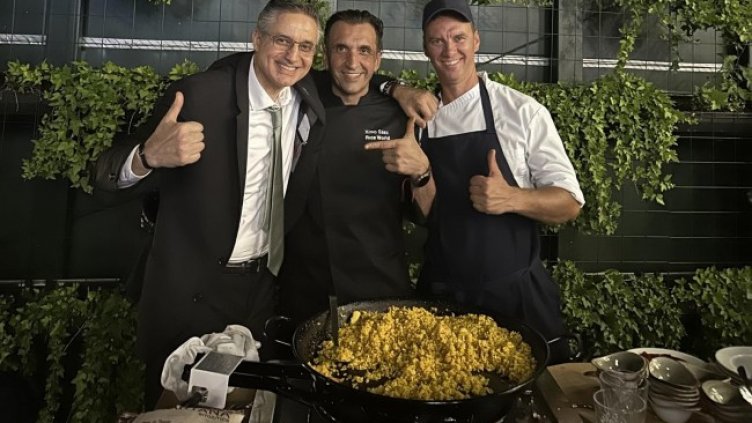 Генералният мениджър на Хилтън София Бони Манси и шеф готвачът Симо Саез