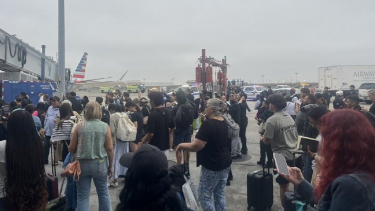 Пожар на летището в Ню Йорк, десет души са пострадали