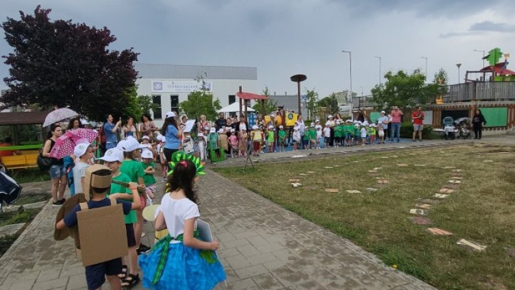 Над 37 000 деца учат в Екоучилища на &bdquo;Девин&ldquo; и БД &bdquo;Син флаг&ldquo; 