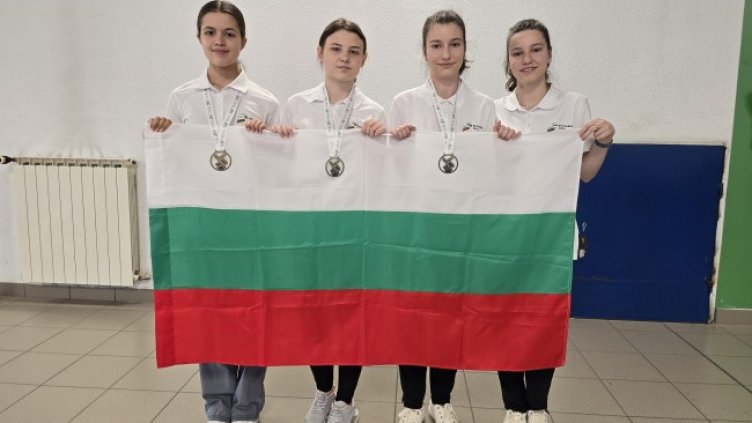 Българските &bdquo;IT момичета&ldquo; с 3 медала от от Европейската олимпиада по информатика 