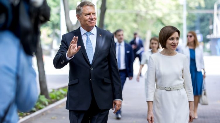 Сегашният президент Клаус Йоханис с молдовската президентка Миа Санду.  Снимка БГНЕС